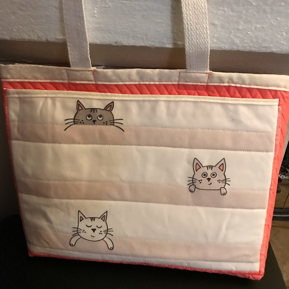 B-29)  NWT 💝 Quilted Kitten Bag